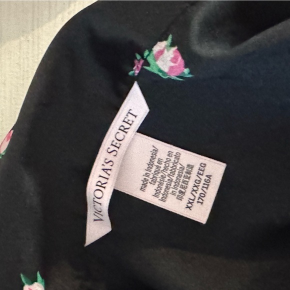 Victoria Secret Satin Short Pajama Set – Black Rosebuds (XXL) - Picture 5 of 11